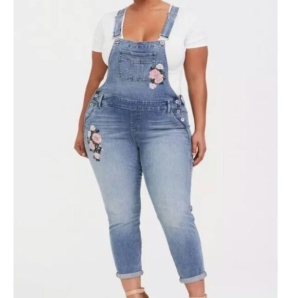NWT Torrid Floral Embroidered Vintage Stretch Crop Overalls in Medium Wash - Picture 1 of 9